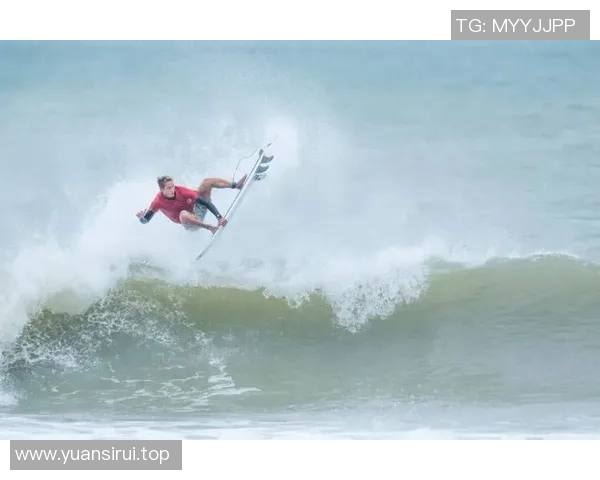 中国首位冲浪世界巡回赛选手晋级年度总决赛